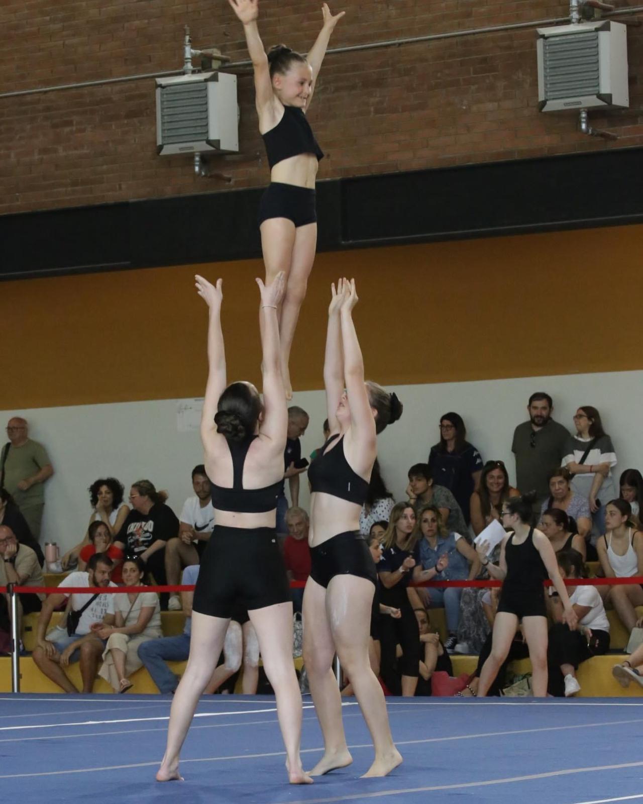 Gruppo atleti e istruttori qualificati FGI ASD Acrosport Cesena